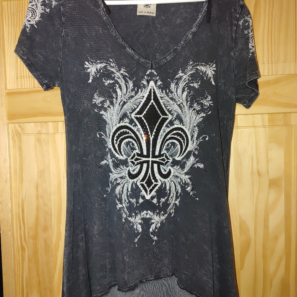 Firm on price Ladies Top size medium thin material light weight...